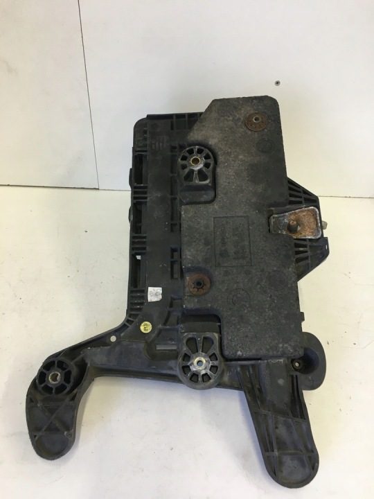 Площадка аккумулятора 1K0915333D Audi Q3 VW SKODA SEAT, фото 1
