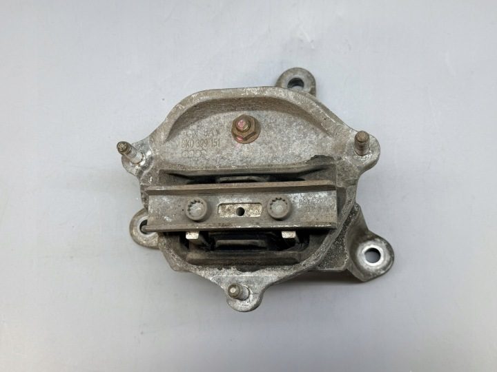 AUDI A4 B8 A5 8T ОПОРА КРОНШТЕЙН КОРОБКИ ПЕРЕДАЧ 8K0399115R 8K0399151, фото 2