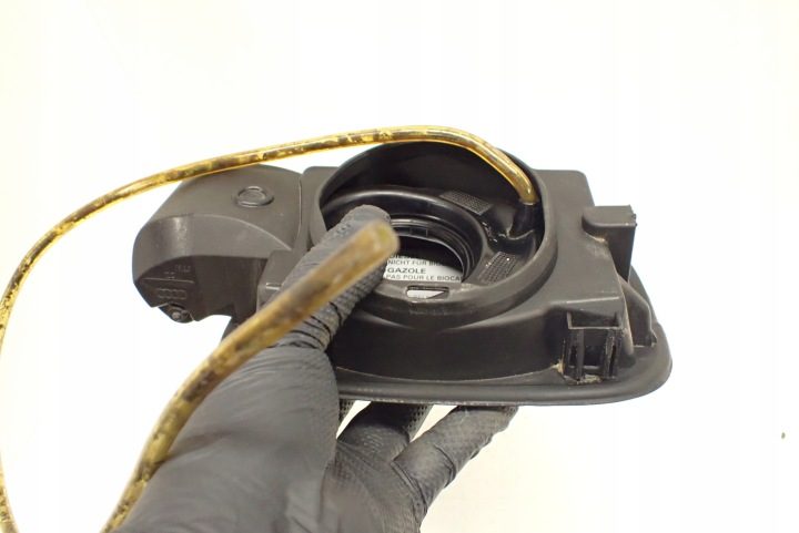 Лючок горловины бензобака резиновый личинка Audi A6 C6 европа 4F0010394P 4F5010399T, фото 11