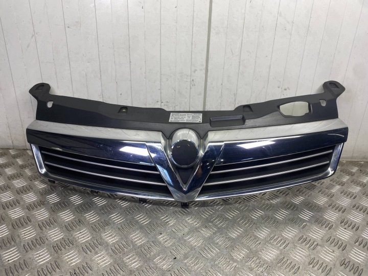 РЕШЕТКА РАДИАТОРА OPEL ASTRA III H РЕСТАЙЛИНГ 13225788 13225789, фото 1