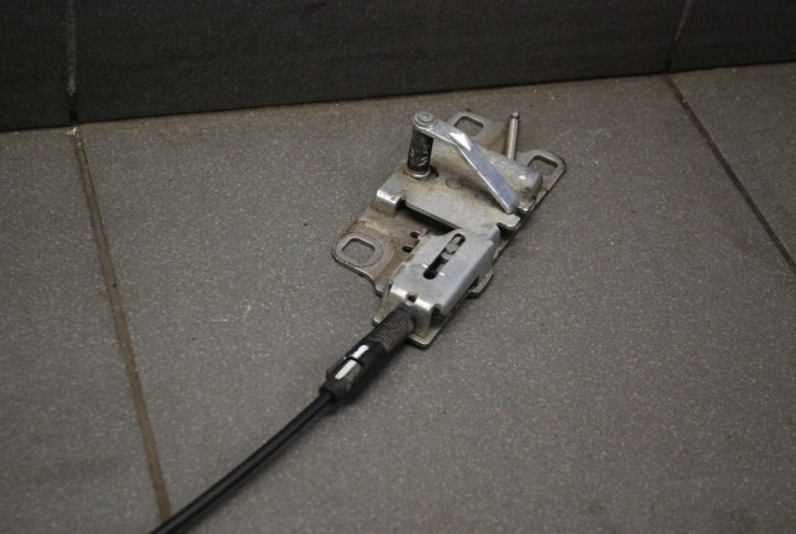 ЗАЩЕЛКА ДОВОДЧИК КРЫШКИ AUDI A8 D3 4E0827383C, фото 2