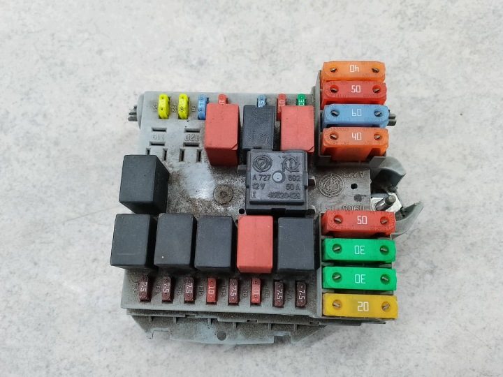 Блок предохранителей внутренний Fiat Bravo II 51832042 2.0 JTD, фото 1