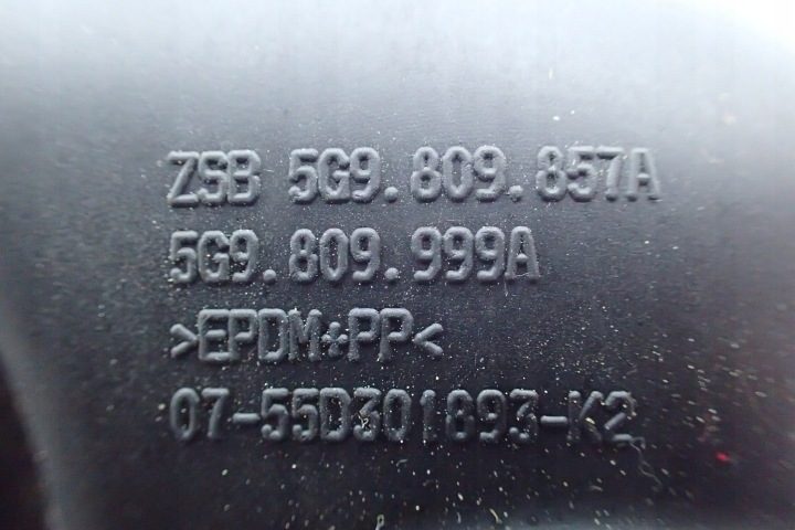 VW Golf 7 лючок горловины бензобака 5G9809857A цвет LR6Z, фото 5