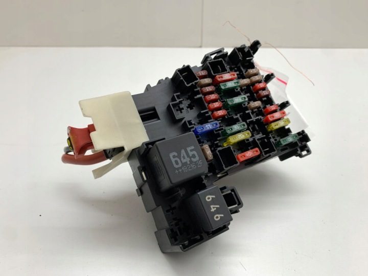Блок предохранителей Skoda Octavia III 5Q0937615C универсал 2.0 150 л.с., фото 2