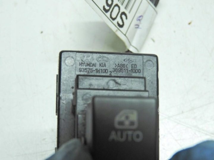KIA Ceed I SW Рестайлинг 09-12 Кнопка стеклоподъемника 93575-1H100, фото 2