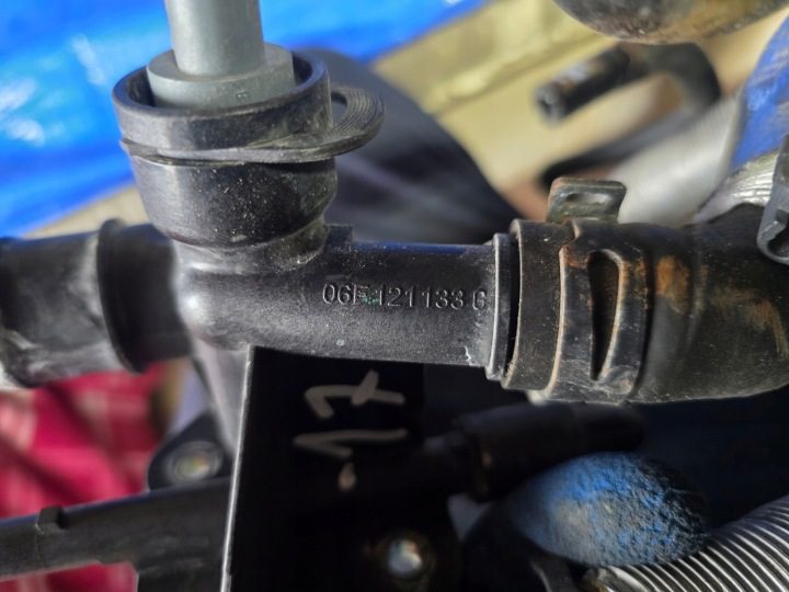 Патрубок охлаждения корпус Audi A4 B7 A6 C6 2.0 TFSI 06F121133G, фото 4