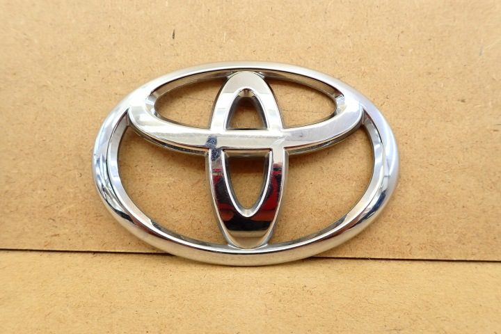 TOYOTA E12 01- ЛОГОТИП ЭМБЛЕМА КРЫШКА 110x75mm ЗАДНЯЯ 90975 OE, фото 3