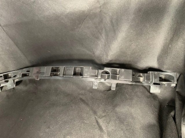 Tesla X крепление молдинга стойки C LH 1079764-00-B, фото 3