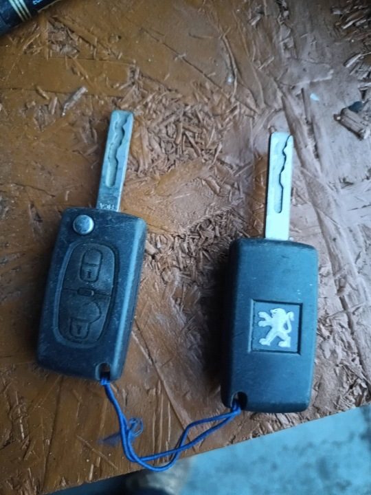Ключ Fiat Scudo Jumpy Expert Peugeot 3008 5008, фото 1