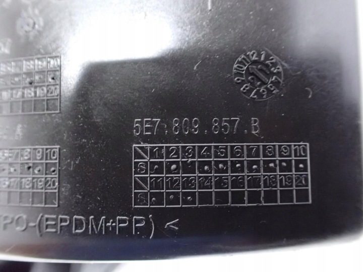 ЛЮЧОК ГОРЛОВИНЫ БЕНЗОБАКА ADBLUE КРЫШКА 5E7809857B SKODA OCTAVIA IV 5E3 22 г., фото 7