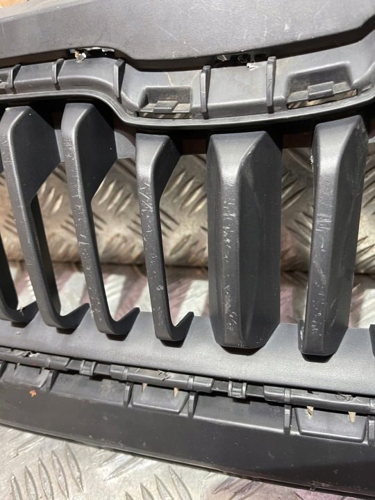 Skoda OE 1ST853653 решетка радиатора состояние, фото 2