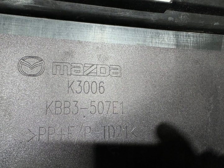 MAZDA CX90 CX 90 KBB3-507E1 НАКЛАДКА ВЕРХНЯЯ РЕШЕТКИ РАДИАТОРА БАМПЕРА ПЕРЕДНЯЯ OE, фото 5