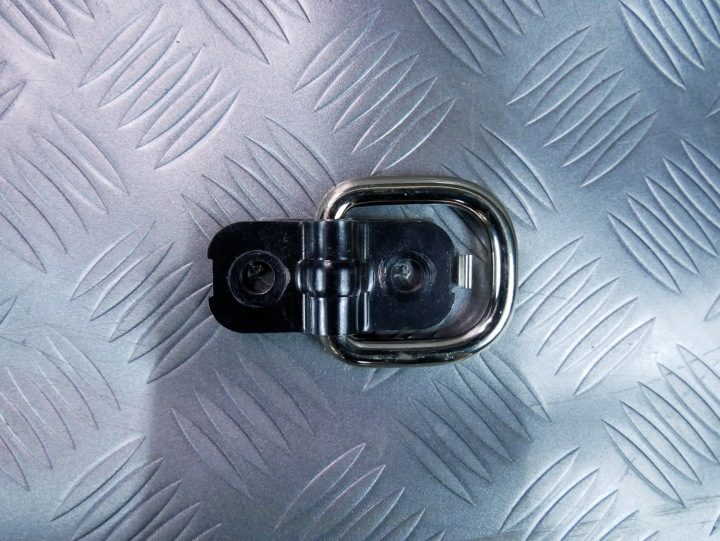 Крепление проушина кузова багажника 2N0801983A VW ID BUZZ, фото 1