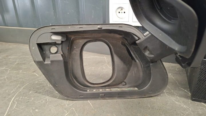 VW ID.3 лючок горловины бензобака 10A809857C, фото 2