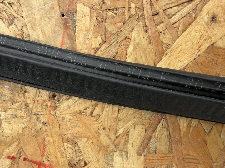 Уплотнитель двери заднего левого Volkswagen Jetta VI 5C6867913F оригинал, фото 8