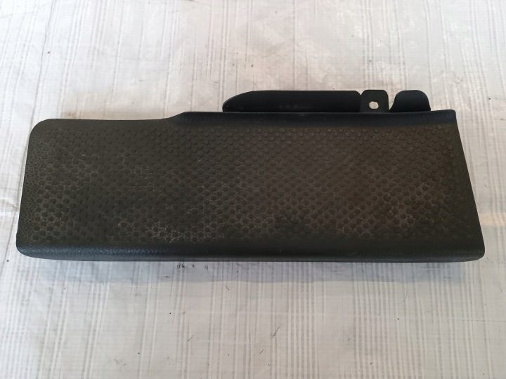 Подножка Skoda VW Audi Seat 1K1864777B в хорошем состоянии, фото 4