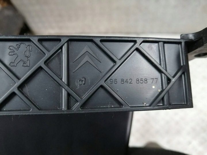 БАРДАЧОК ПОЛКА ПАНЕЛИ КОНСОЛИ CITROEN C3 II DS3, фото 3