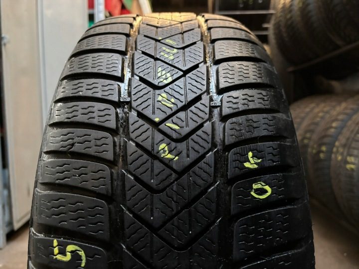 Шина зимняя Pirelli Winter SottoZero 3 225/45R18 95 H сцепление на снегу (3PMSF), защита диска, Run Flat, усилитель (XL) * - BMW, фото 1