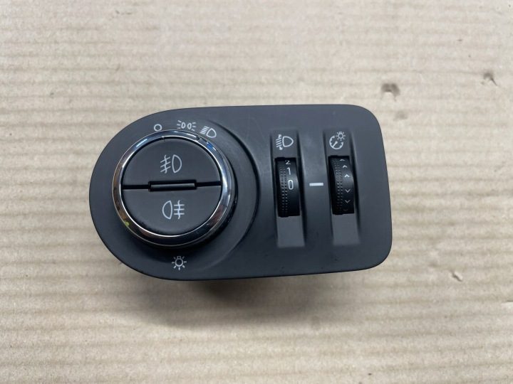 Выключатель переключатель света Opel Corsa E 13470445, фото 1