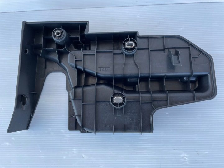 Audi Q3 83A защита опора обшивки багажника ЛЕВАЯ OE 83A863423, фото 4