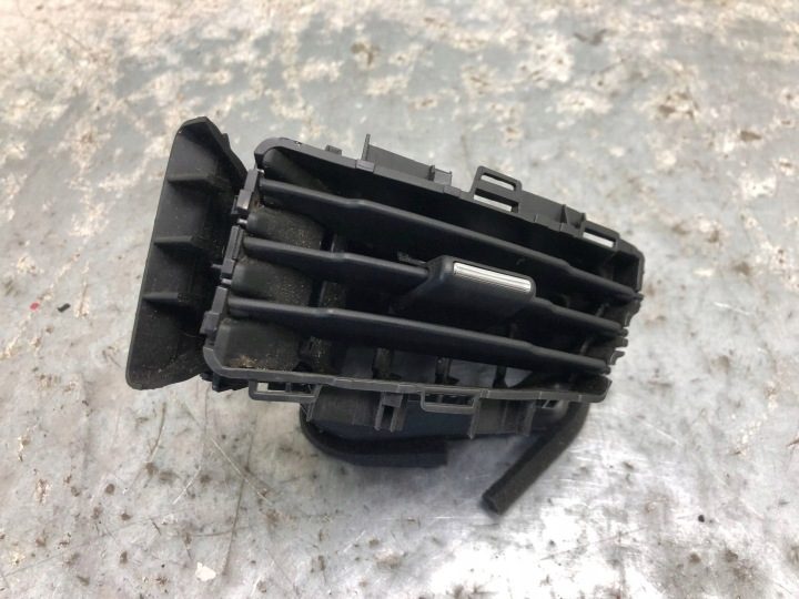 Дефлектор обдува левый Ford Focus MK3 BM51-A018B09-AK, фото 1