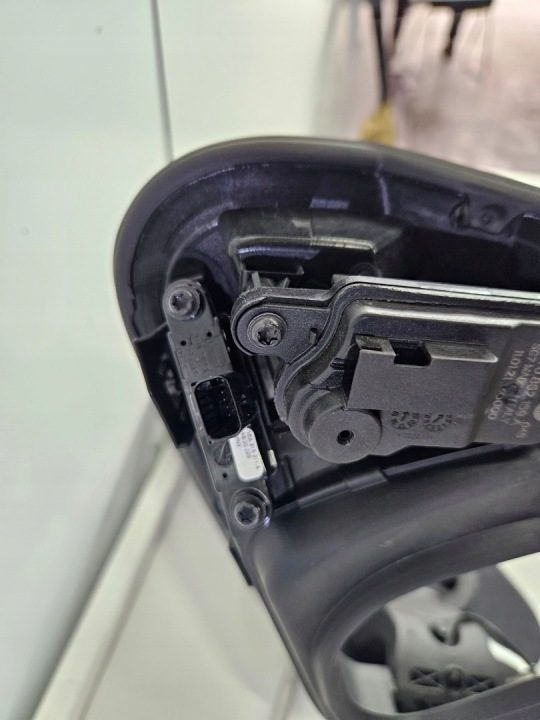 Лючок горловины бензобака VW ID.3 id3 Cupra Born с крышкой podstawą цвет LB7R, фото 12