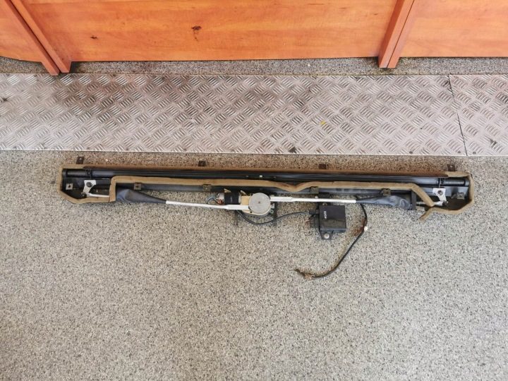 ПОЛКА ШТОРКА ЭЛЕКТРИЧЕСКАЯ СТЕКЛА AUDI OE 4D0861325B, фото 3