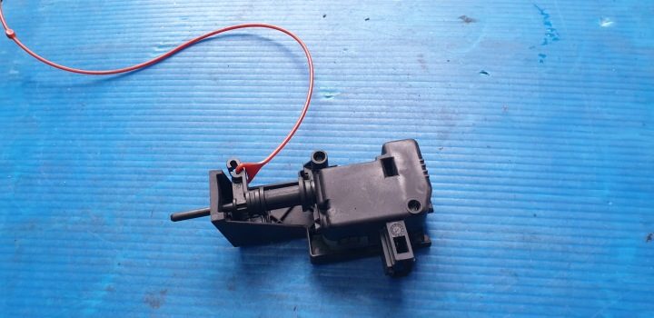 Mercedes w204 w207 w212 привод лючка горловины бензобака a2048200072, фото 1