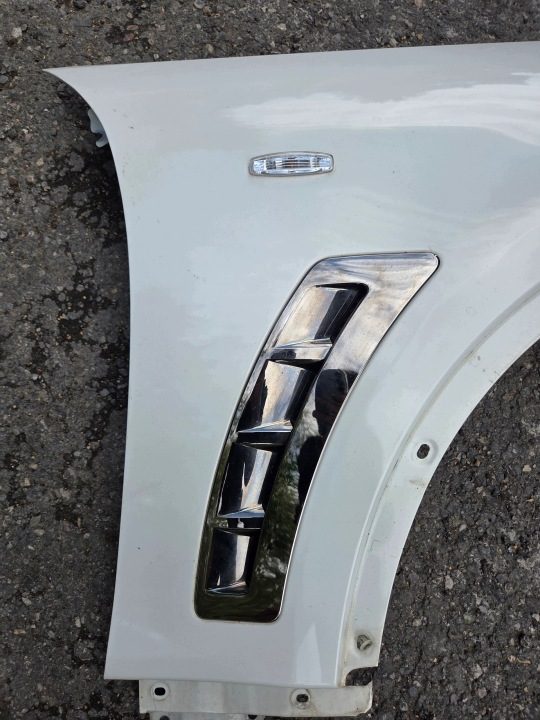 Крыло правое переднее QAA белое Infiniti FX II S51 QX70 в хорошем состоянии, фото 2