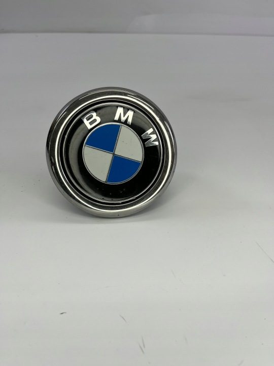 BMW F20 F21 ЗНАЧОК ЗАМОК ЭМБЛЕМА ОТКРЫВАНИЕ КРЫШКИ БАГАЖНИКА 7248535, фото 1