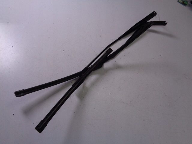 Поводки дворников Seat Leon IV хэтчбек FR 1.4 E-гибрид 2020 год, фото 2