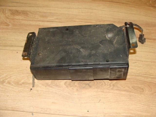Чейнджер дисков CD XQE100240 Land Rover Discovery 2 II, фото 1