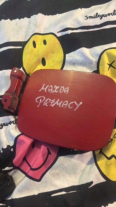 Mazda 5 в Premacy II лючок горловины бензобака, фото 3