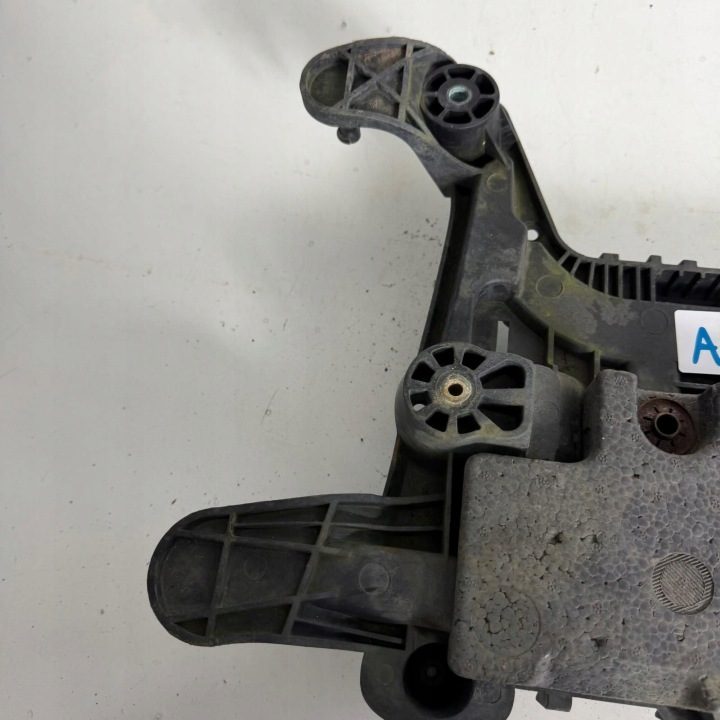 Основание кожух аккумулятора Tiguan Passat B7 Scirocco Caddy OE 1K0915325B, фото 7