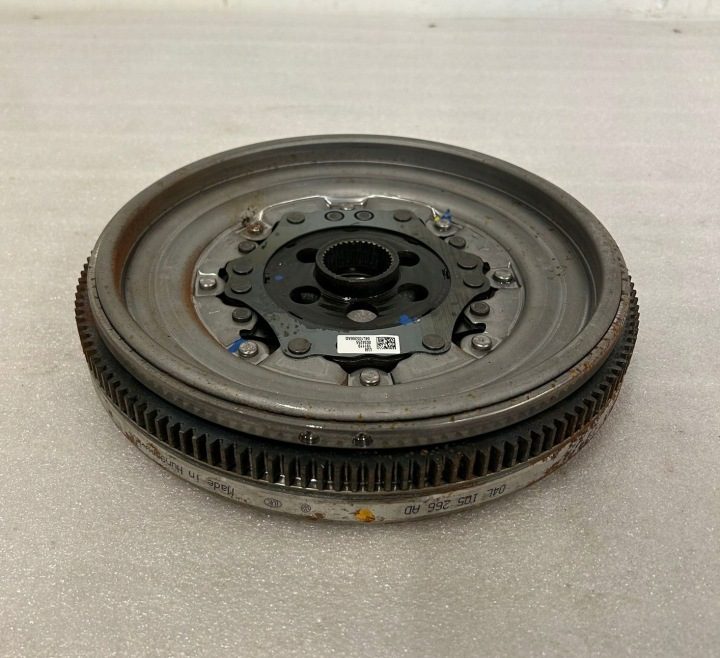 Двухмассовый маховик 2.0 TDI Audi Skoda VW 04L105266AD 30 Л.С., фото 1