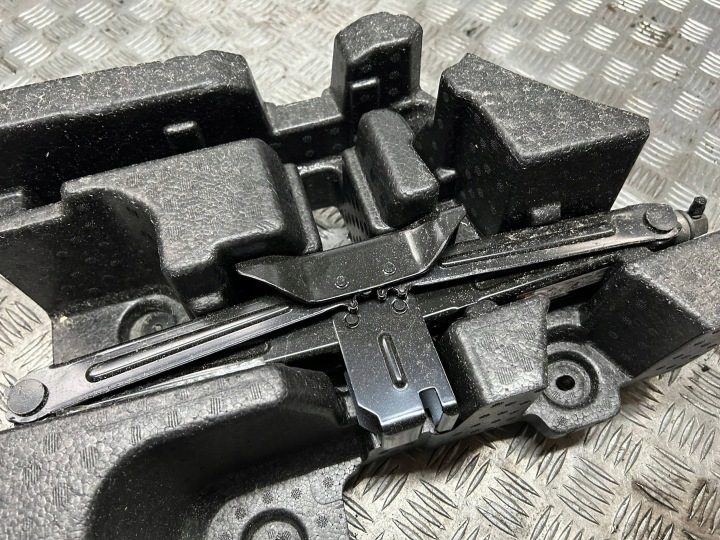 Renault Arkana комплект инструментов запасного колеса пенопласт, фото 2