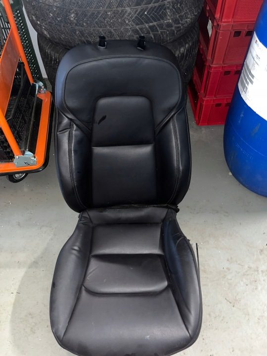 Подголовник Tesla Model 3, фото 1