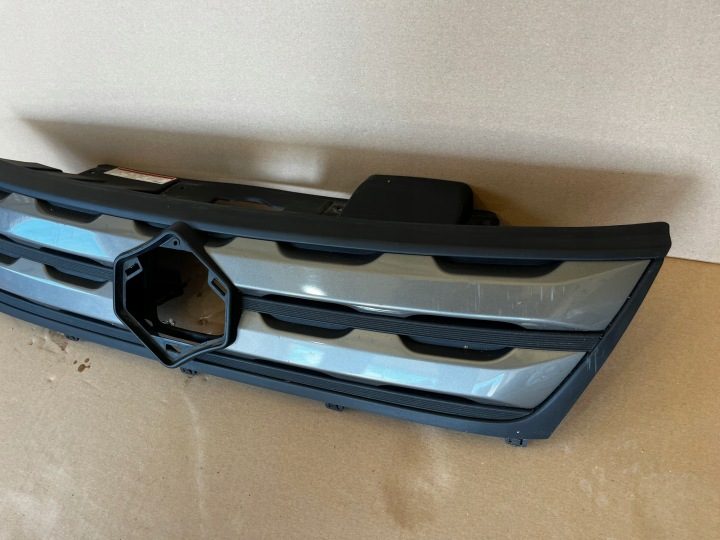 Решетка радиатора Suzuki Vitara III 2015-2018 год 72121-54P0, фото 4