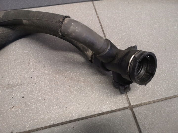 Патрубок радиатора Audi A4 B7 1.8T BFB 8E0121049, фото 4