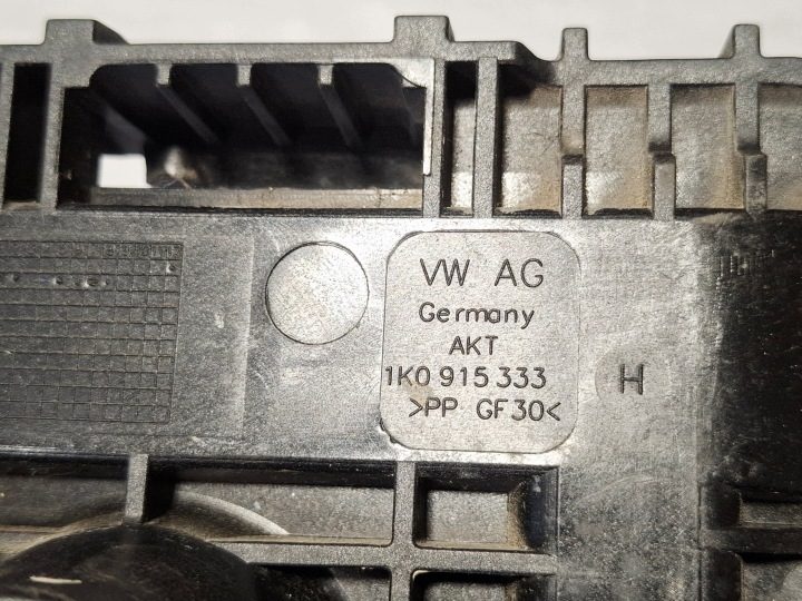 Основание кожух аккумулятора VW Golf V 5 VI 6 Plus + 5M0 2005-14 1K0915333H, фото 6