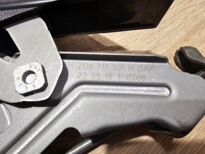РЫЧАГ РУЧНОГО ТОРМОЗА VW POLO VI 23 г., фото 3