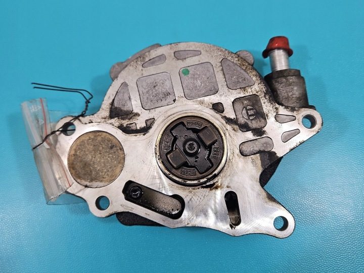 НАСОС ВАКУУМНЫЙ VW PASSAT B6 03L145100 2.0 TDI BOSCH, фото 2
