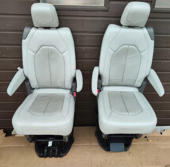 Сиденья обивка обшивки кожа Chrysler Pacifica 2020, фото 2